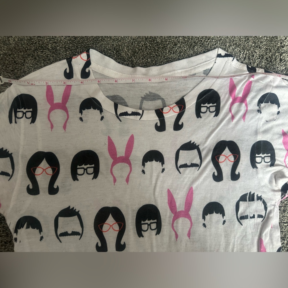 Bob's Burgers graphic t-shirt w Allover Character Print | S | shows some wear - Picture 14 of 16